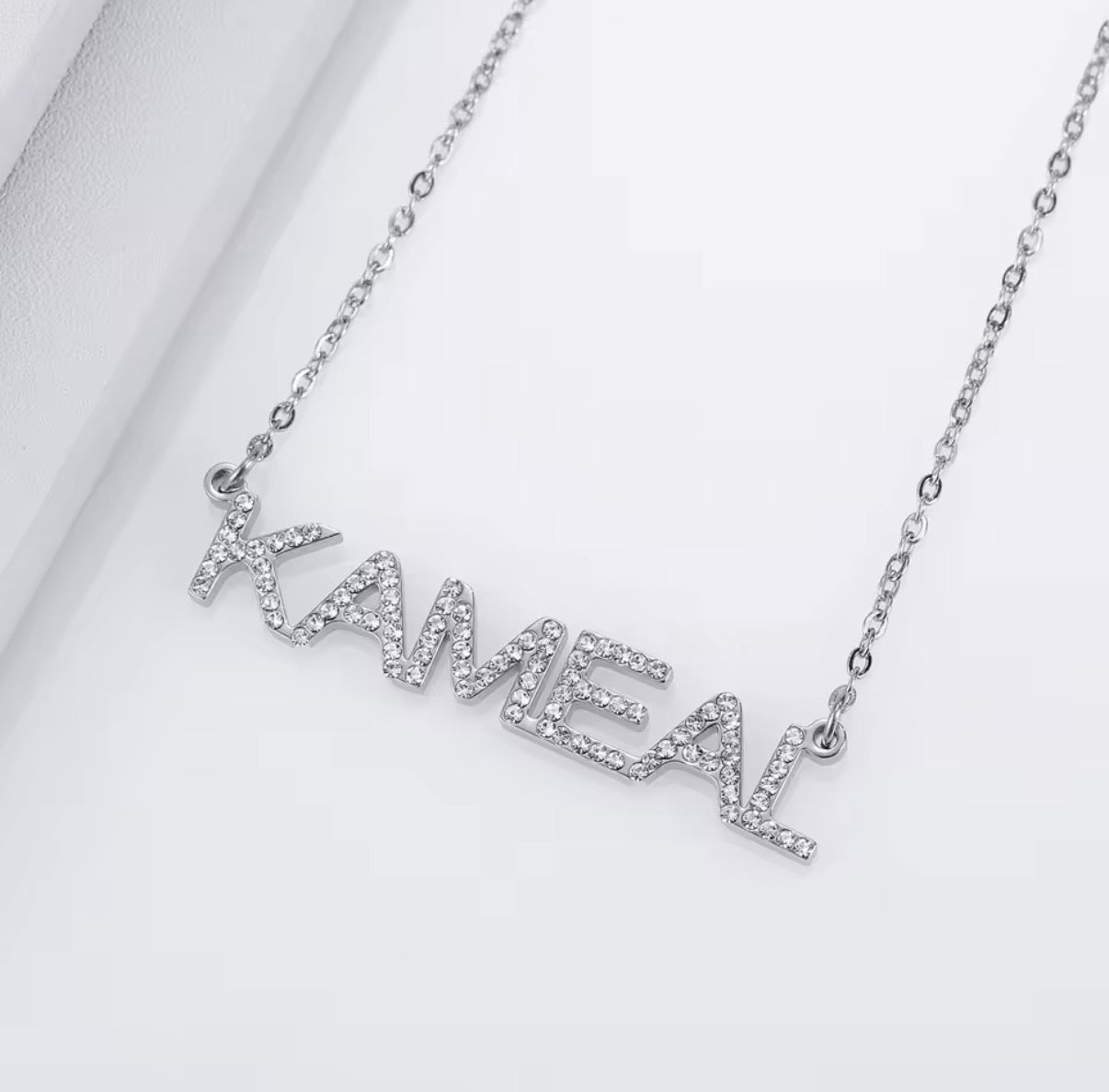 Halskette mit Zirkonia-Initialen
