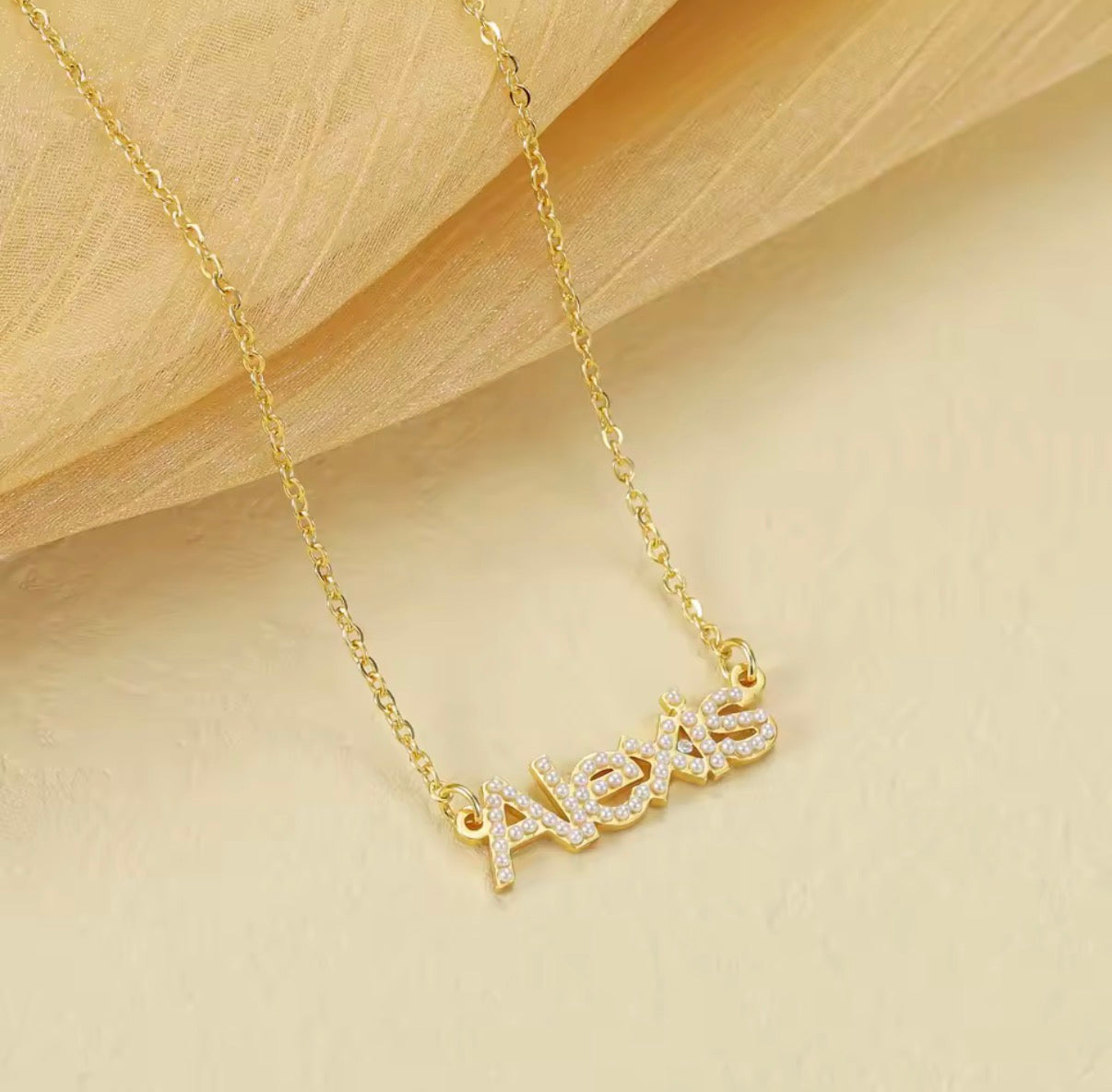 Halskette mit Namen und Kristallen